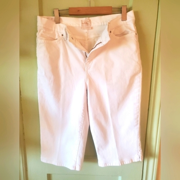 Vintage Levis slimming white capri jeans - Picture 2 of 8